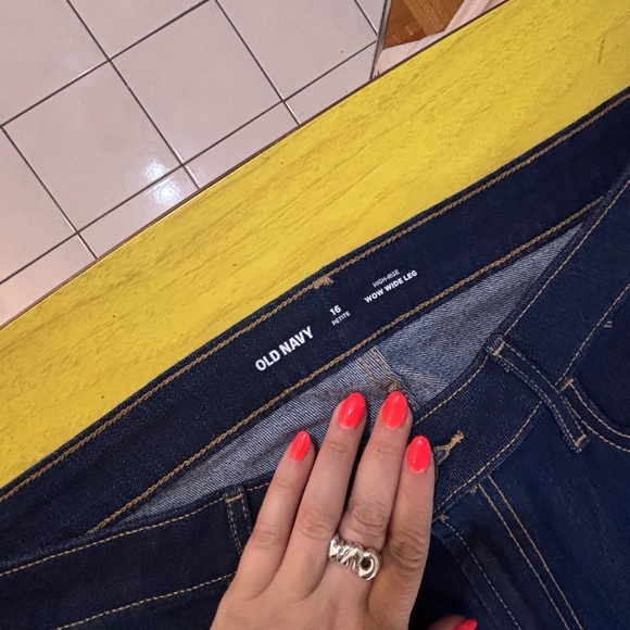 old navy pant never worn - looking for best offer - Picture 2 of 3